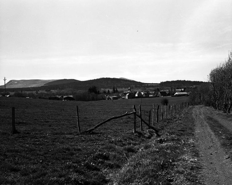 Vue générale du village de Vernines depuis le secteur de la Pointésie