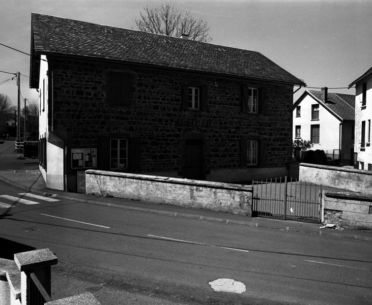 Vue générale de la mairie de Vernines