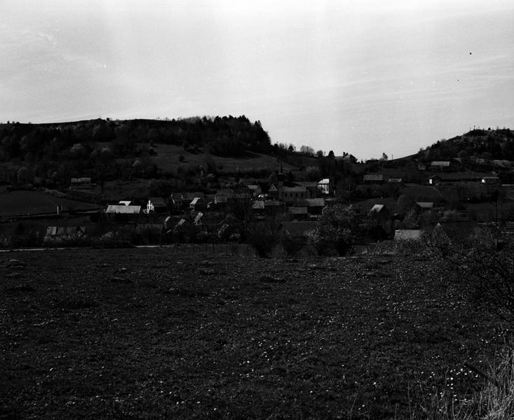 Vue de situation du village de Saint-Bonnet, depuis les hauts de Vareilles.