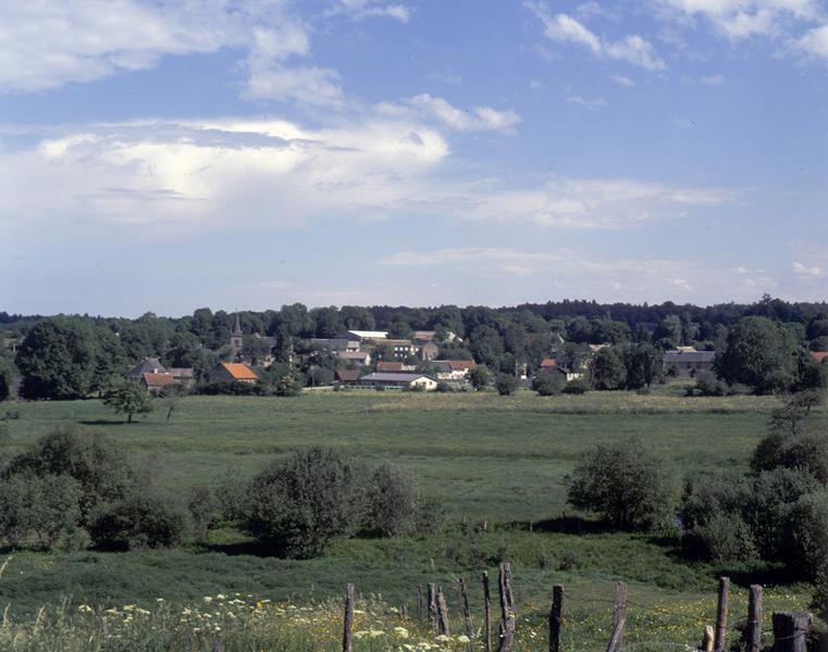 Vue générale du village de Ceyssat depuis le sud