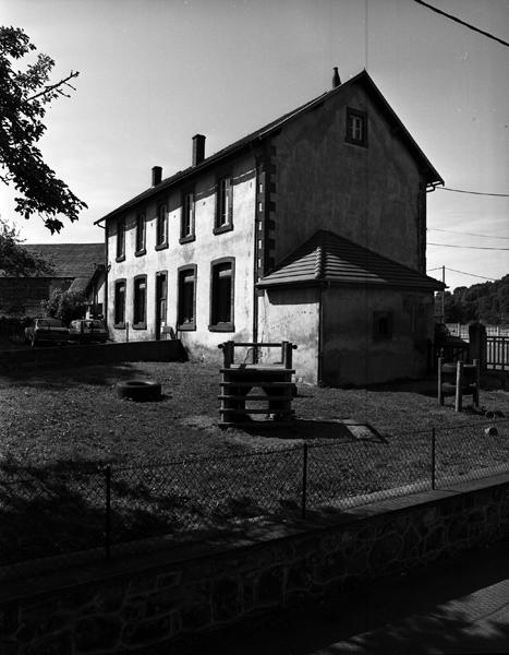 Vue de l'élévation postérieure de la mairie-école de Ceyssat