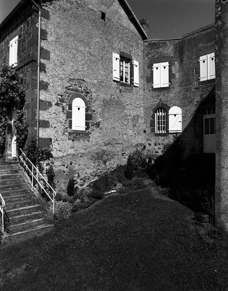 Vue d'une propriété privée avec chapelle (Les Girots, Ceyssat)