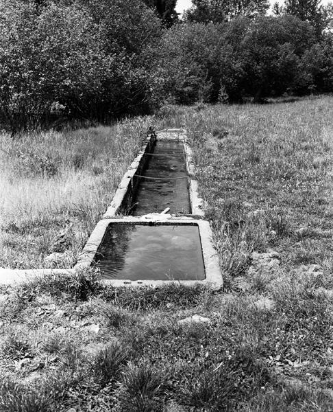Vue d'une fontaine-abreuvoir (Bac de Montmeyre, Ceyssat)