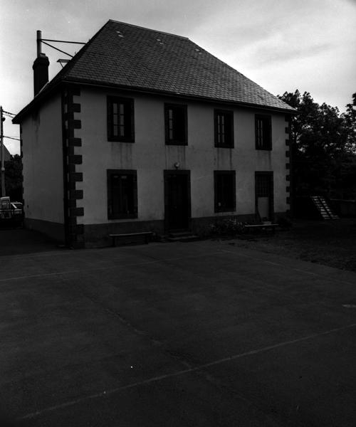 Vue générale de l'école de Coheix