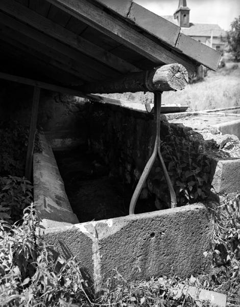 Vue d'un lavoir à Coheix
