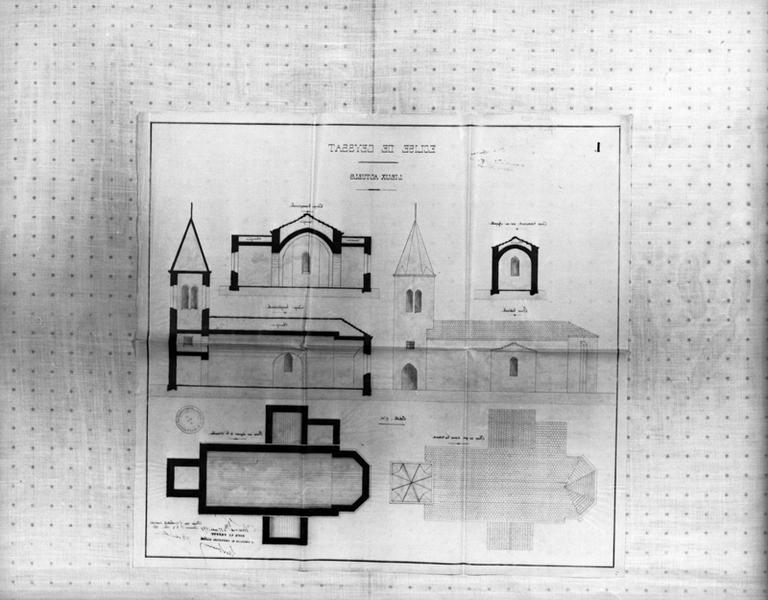 Eglise de Ceyssat Lieux actuels Coupe transversale sur une chapelle Coupe transversale Face latérale Coupe longitudinale Plan vu par-dessus les toitures Plan au niveau de la corniche