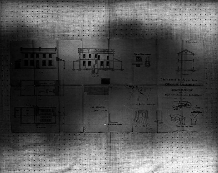 Département du Puy-de-Dôme. Commune d'Allagnat, hameau de Ceyssat [actuellement, commune de Ceyssat]. Projet de construction d'une école de garçons. Plans, coupe, élévation, détails de mobilier.