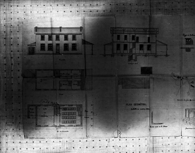 Département du Puy-de-Dôme. Commune d'Allagnat, hameau de Ceyssat [actuellement, commune de Ceyssat]. Projet de construction d'une école de garçons. Plans, coupe, élévation, détails de mobilier. [Détail de la partie gauche du plan].
