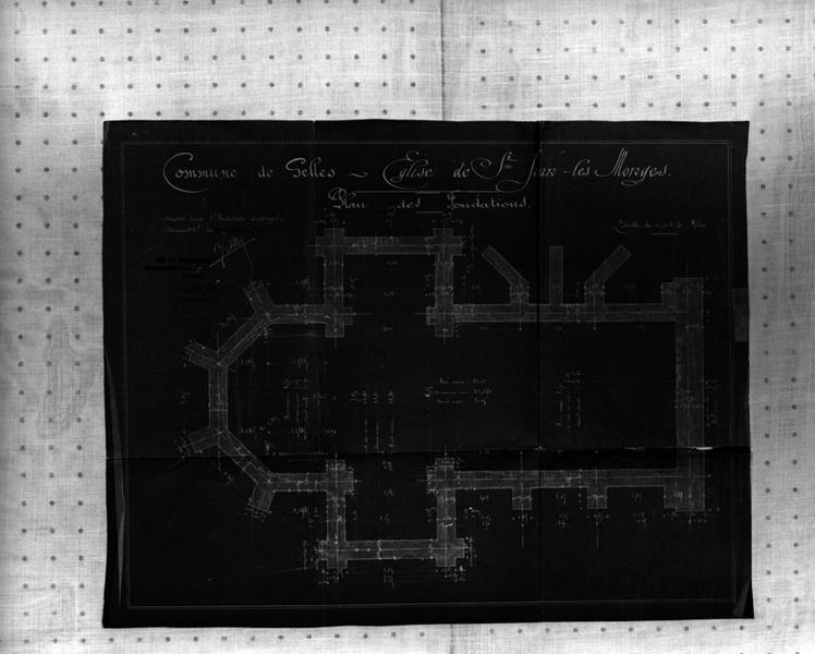 Commune de Gelles. Eglise de Saint-Jean-les-Monges. Plan des fondations.