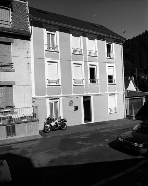 Le Mont-Dore, rue Pasteur : exemple d'immeuble du 2e quart du XXe siècle.