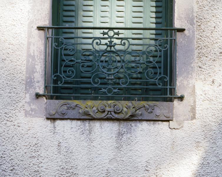 Le Mont-Dore : détail d'un appui de fenêtre