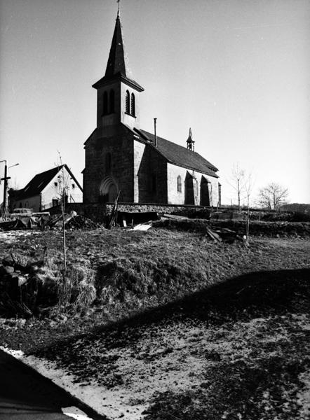 Vue générale de trois-quarts de l'église vue su sud-ouest