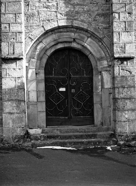 Vue de la porte d'entrée actuelle dans le mur de la façade occidentale