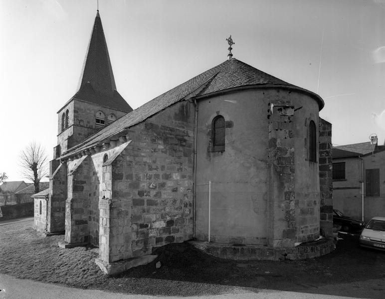 Vue trois-quarts du chevet de l'église