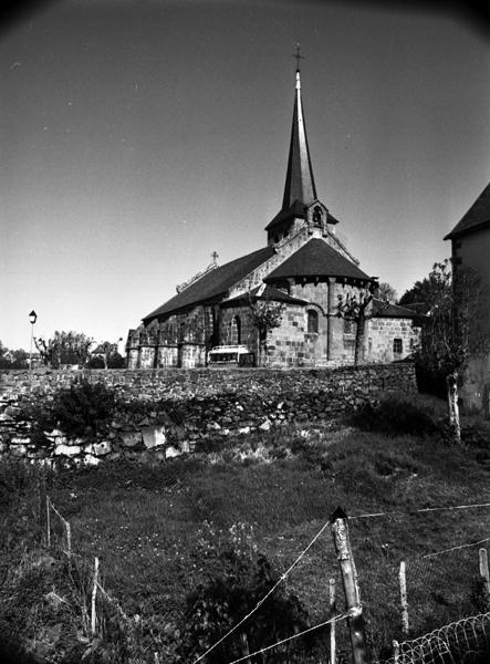 Le chevet de l'église vu du sud-est