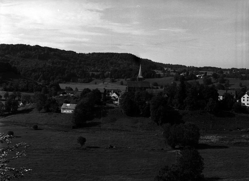 Le village de Chastreix vu du nord depuis le hameau de Lessard