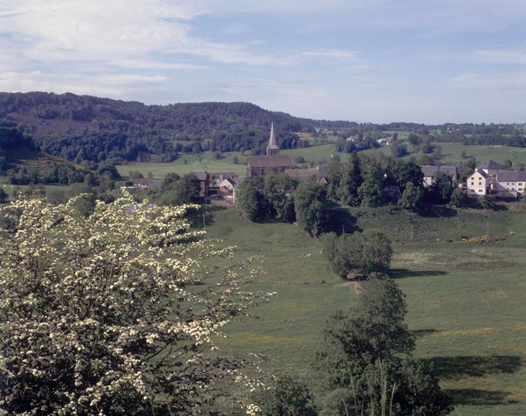 Le village de Chastreix vu du nord depuis le hameau de Lessard