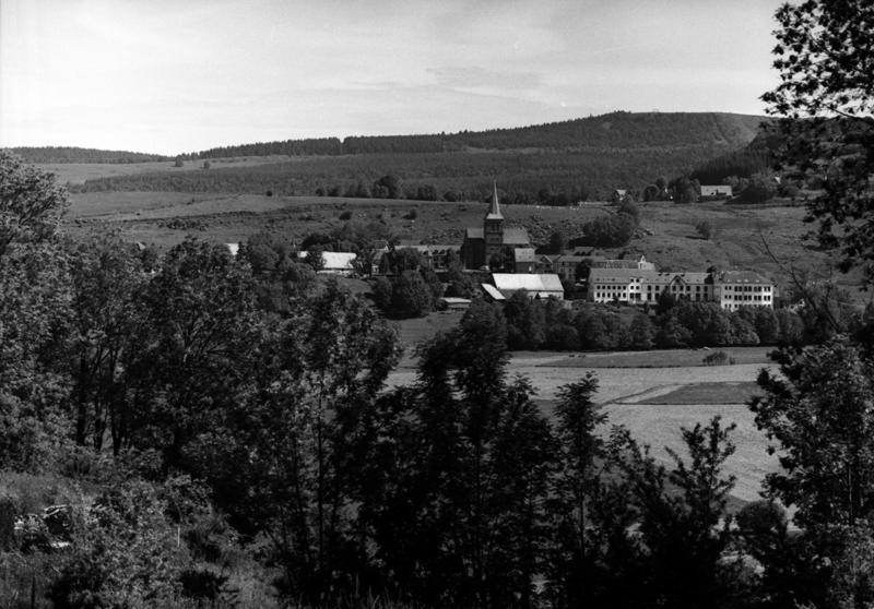 Le village de Chastreix vu du sud, depuis Chauvet