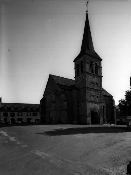 Vue générale de l'église depuis le sud-ouest