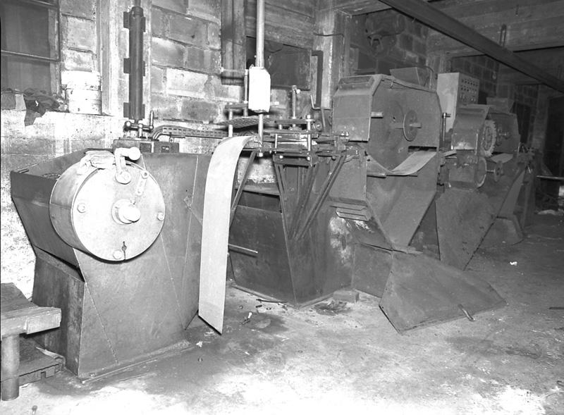 Machine à polir les feuillards d'acier. DAT 1998