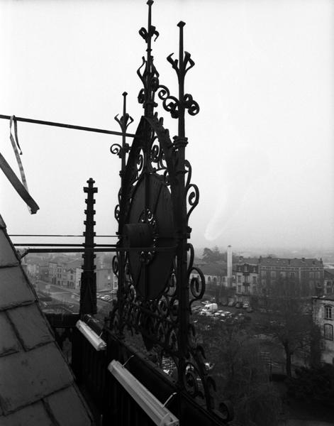 Revers de l' horloge de la cour d' appel.
