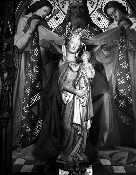 Détail du retable : Vierge à l'enfant de l'amortissement du pinacle central.