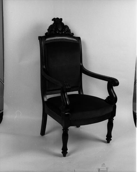Vue générale d'un des trois fauteuils à amortissement.