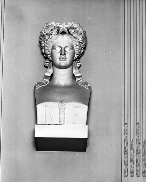 Vue générale de la République française, dans la salle d'audience dite actuellement salle Domat.