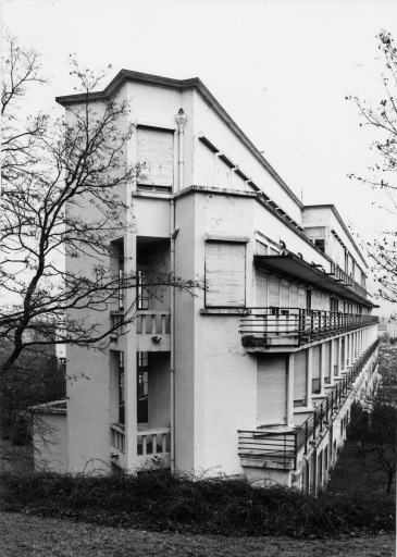 Vue générale du pignon ouest du bâtiment principal.