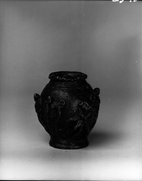 Vase en bronze, dit urne gallo-romaine, affecté aux collections du musée Mandet en 1953 par le premier président de la cour d'appel.