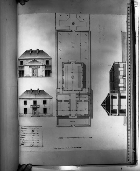 Elévations des façades avant et arrière, plan au sol, coupe transversale.