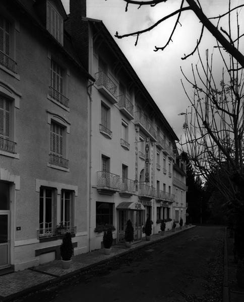 Vue générale de l'élévation principale de l'hôtel
