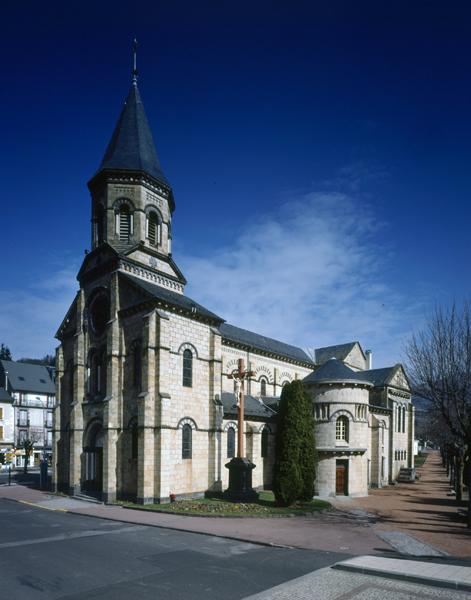 Vue générale de l'église depuis le sud-ouest