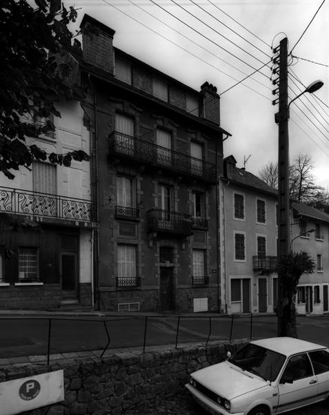 Vue de l'élévation principale sur la rue