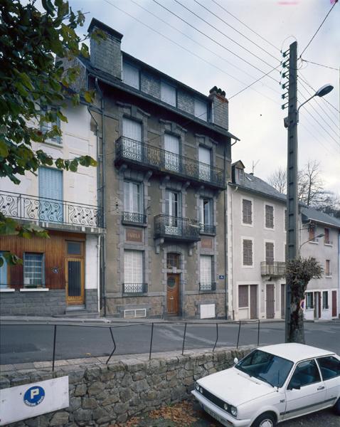 Vue de l'élévation principale sur la rue