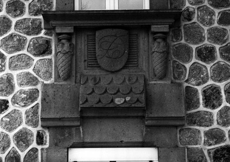 Détail du décor sculpté de l'un des pleins-de-travées