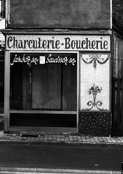La Bourboule : enseigne-décor en mosaïque d'une boucherie-charcuterie