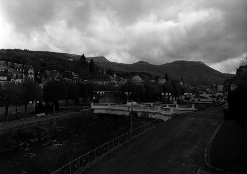 Vue de la ville en direction de l'est, depuis les quais de la rive gauche.