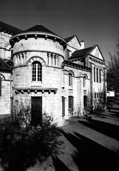 Vue générale de la sacristie, sur l'élévation sud