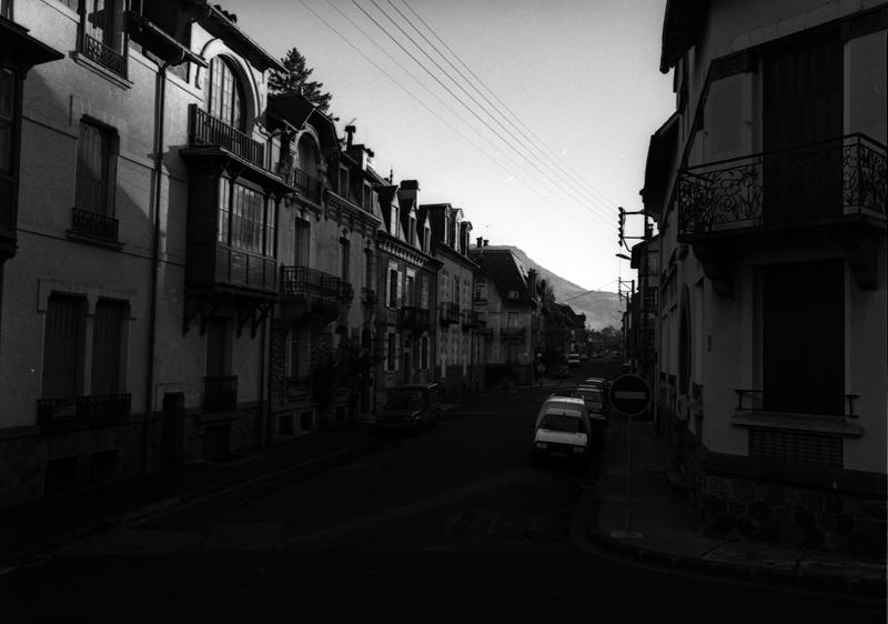 Vue générale de la rue de Strasbourg, en direction de l'est