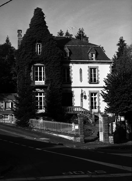 Vue de l'élévation principale de la villa