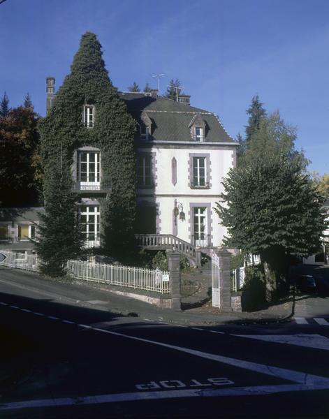 Vue de l'élévation principale de la villa