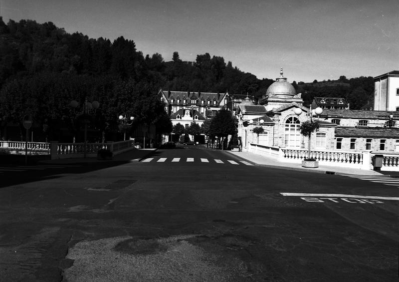 Vue de l'ancien pont de la Compagnie, à proximité des Grands Thermes et du premier bâtiment de l'hôtel de ville.
