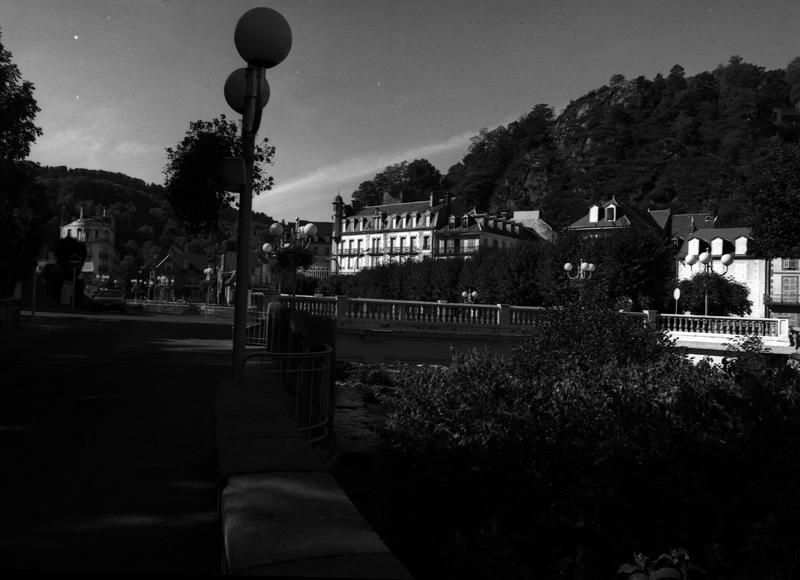 Vue du quartier du Grand Hôtel de l'Etablissement, depuis les quais de la rive gauche.