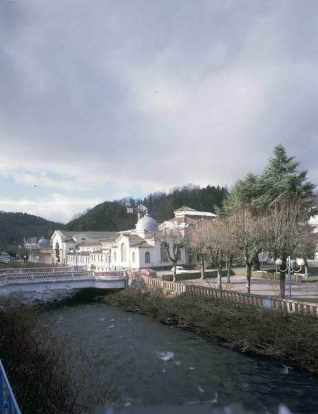 Vue de la Dordogne à proximité des Grands Thermes, en direction de l'aval (ouest).
