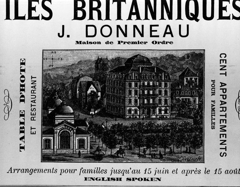 Vue générale de l'hôtel et des bâtiments voisins