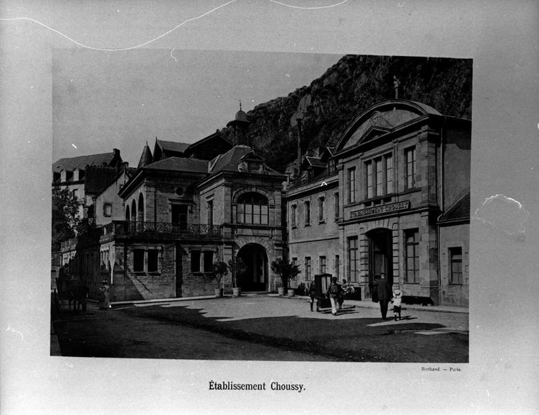 Etablissement Choussy [Vue générale depuis la place]