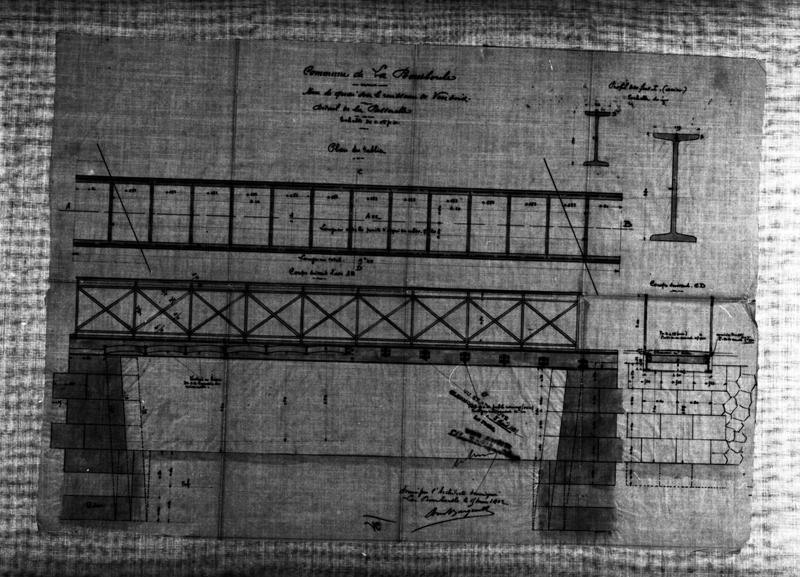 Commune de La Bourboule. Mur de quai sur le ruisseau de Vendeix. Détail de la passerelle. [Plan du tablier, coupe et détails].