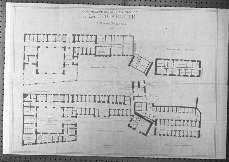 Compagnie des Eaux minérales de La Bourboule. Etablissements Choussy et Mabru. Plans du rez-de-chaussée et du 1er étage des deux établissements.