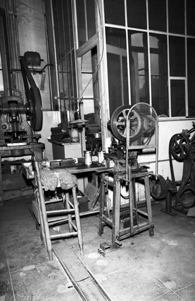 Machine à découper par poinçon : presse